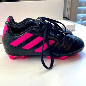 Kids Adidas black and pink spikes